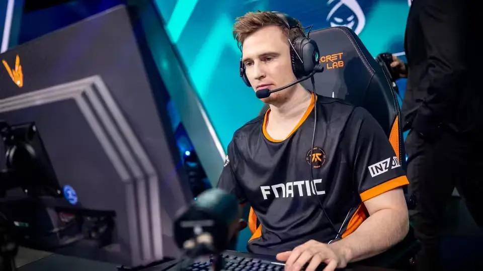 Oficiálně: Humanoida ve Fnatic nahradí midař T1 akademie Poby by MagicStark