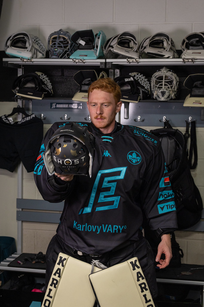 Frodl a jeho vztah k maskám by MagicStark